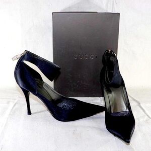 Brand new Tom Ford for Gucci satin heels with Swarovski crystals sz 11/41
